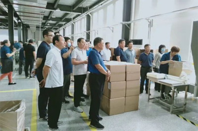 聚焦創(chuàng)新驅(qū)動，服務(wù)隊(duì)觀摩電子專用材料研發(fā)重點(diǎn)項(xiàng)目